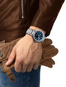Darstellung der Uhr Tissot T-Race Powermatic 80 41mm am Handgelenk