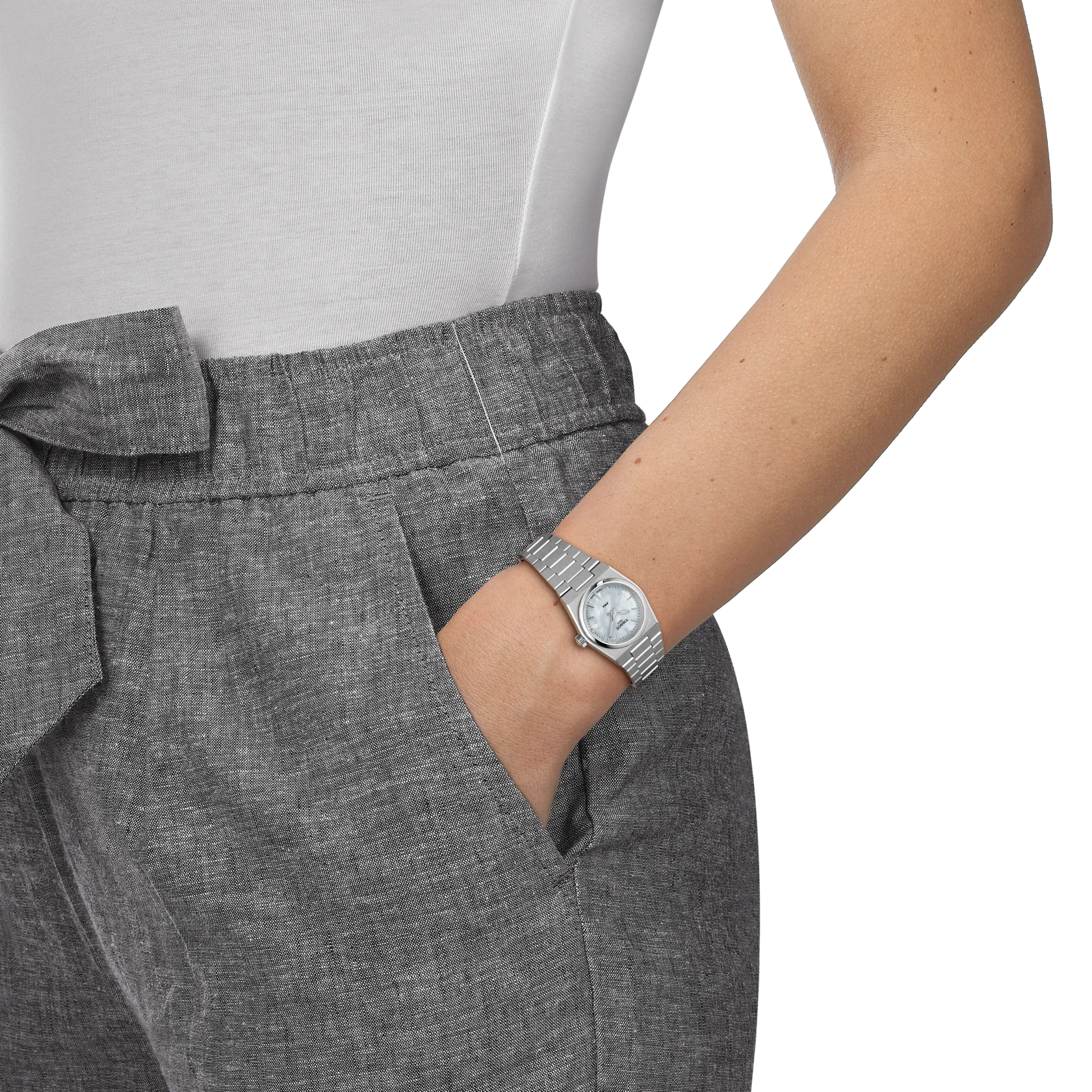 Simulation of the watch Tissot PRX 25mm on a wrist