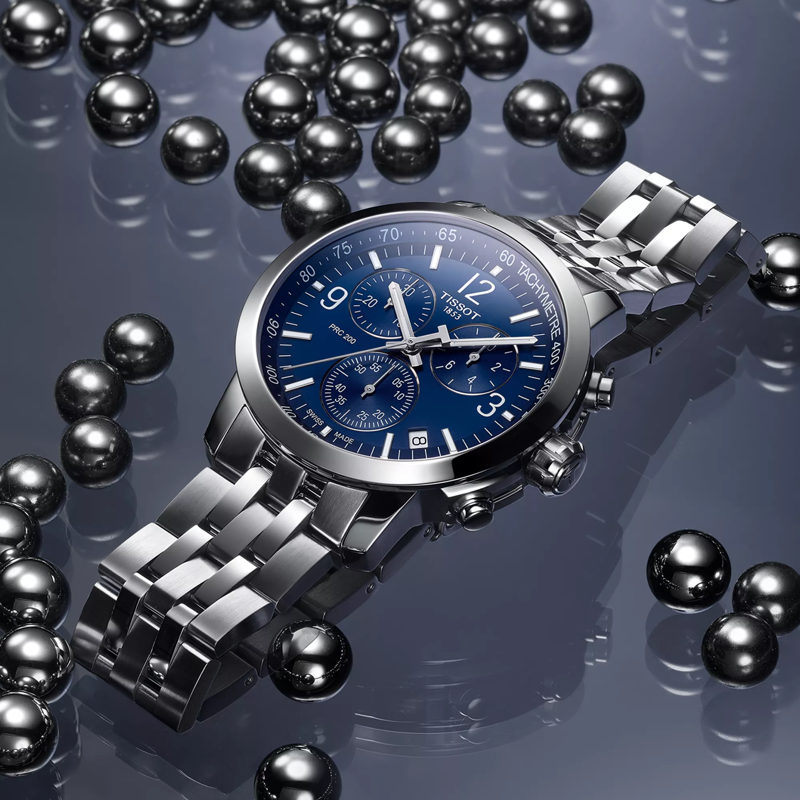 티쏘 PRC 200 크로노그래프 watch on a colored background