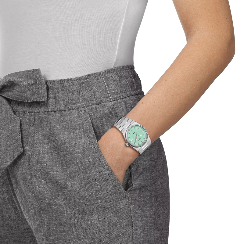 Simulation of the watch Tissot PRX 35mm on a wrist