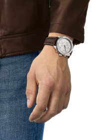 Simulation de la montre Tissot PR 100 Sport Gent Chronograph sur un poignet